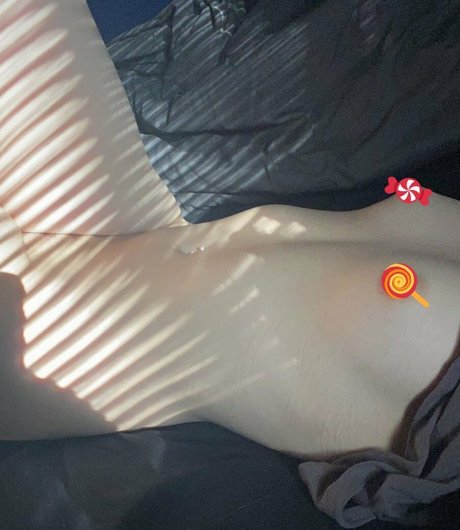 Naakte gelekte OnlyFans-foto van Stupidwhit3girl