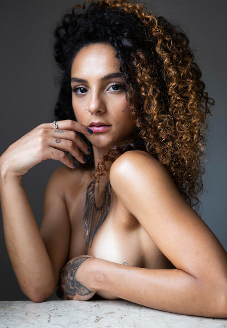 Naakte gelekte OnlyFans-foto van Julia Barboza Pimentel