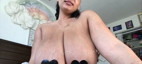 Naakte gelekte OnlyFans-foto van Abithesaint