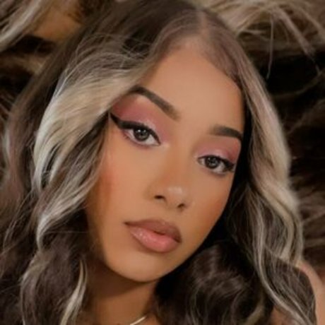 Naakte gelekte OnlyFans-foto van Goldengoddess17