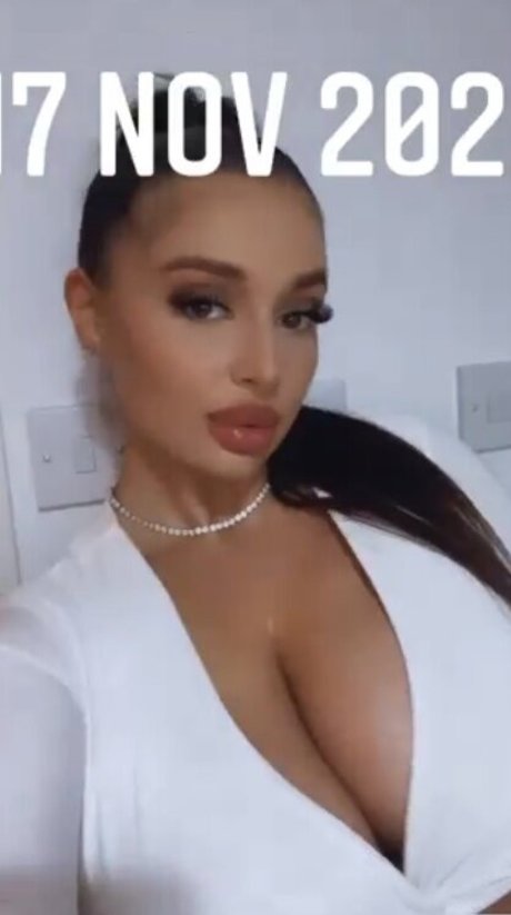 Naughtybabeoxo