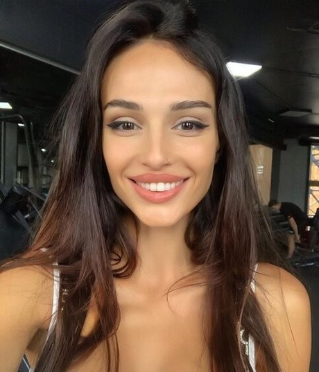 Naakte gelekte OnlyFans-foto van Julia Unrealcobain