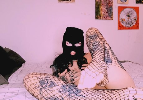 Naakte gelekte OnlyFans-foto van Black Cherry