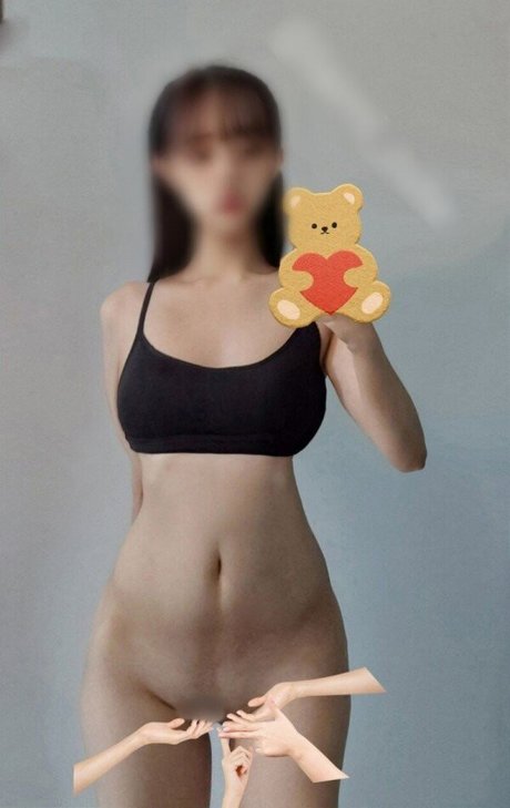 Naakte gelekte OnlyFans-foto van Laimicute