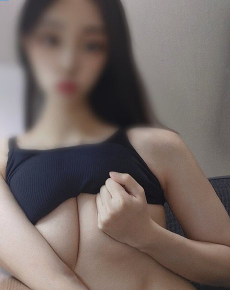 Naakte gelekte OnlyFans-foto van Laimicute