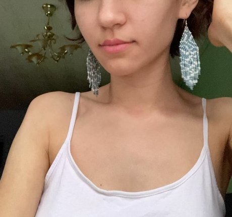 Naakte gelekte OnlyFans-foto van Adorable Dina