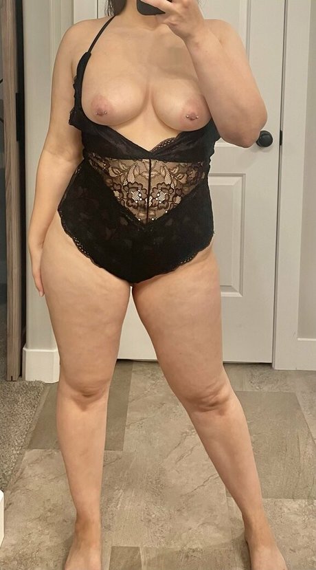 Naakte gelekte OnlyFans-foto van Milf Next Door