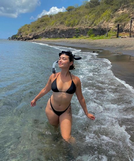 Naakte gelekte OnlyFans-foto van Poisoniva