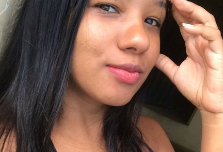 Naakte gelekte OnlyFans-foto van Karina Fanely