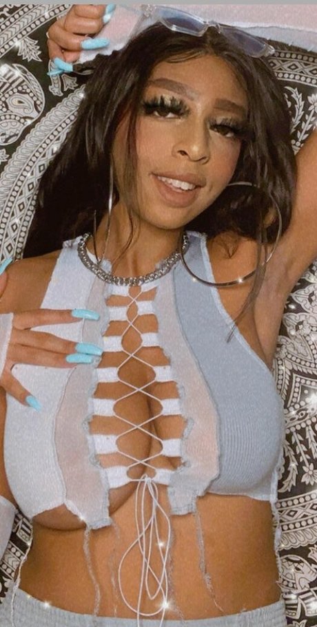 Naakte gelekte OnlyFans-foto van Stellahydra