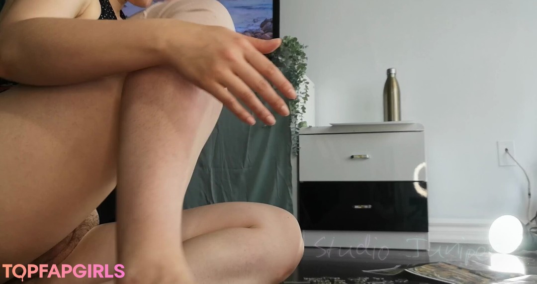 Naakte gelekte OnlyFans-foto van Studio Juniper #15 Naakte gelekte OnlyFans-foto van Studio Juniper #15