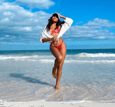 Naakte gelekte OnlyFans-foto van Any Gabrielly