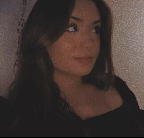 Naakte gelekte OnlyFans-foto van Madibanned1