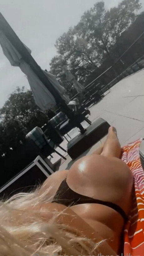 Naakte gelekte OnlyFans-foto van Brookllyn