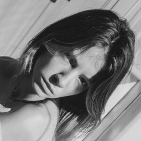 Naakte gelekte OnlyFans-foto van Jaqueline Kravtchenko