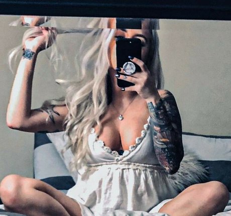 Naakte gelekte OnlyFans-foto van Sj Valenz