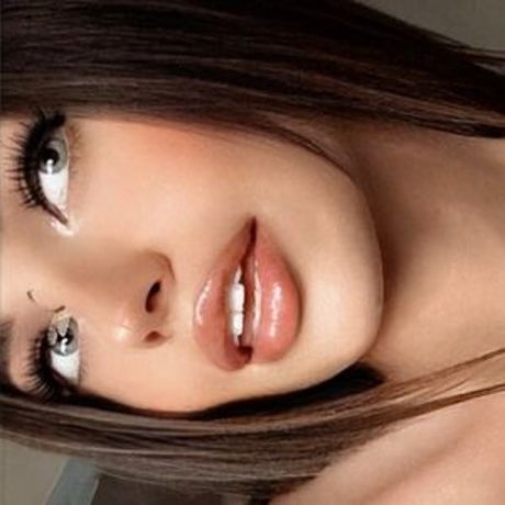 Naakte gelekte OnlyFans-foto van Babyspice