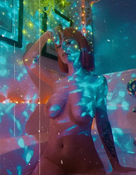 Naakte gelekte OnlyFans-foto van Lauren Van Lom