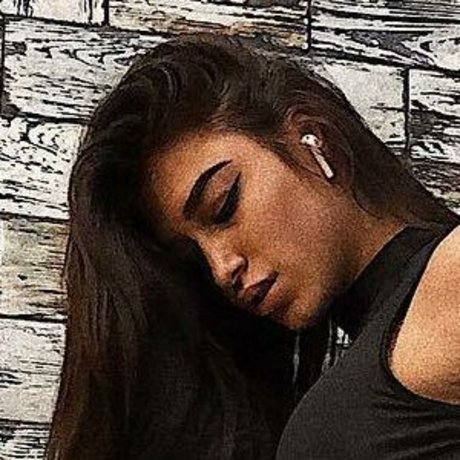 Naakte gelekte OnlyFans-foto van Daria Shuer