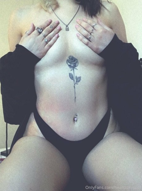 Naakte gelekte OnlyFans-foto van Heartcompact