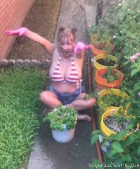 Naakte gelekte OnlyFans-foto van Julie K Smith