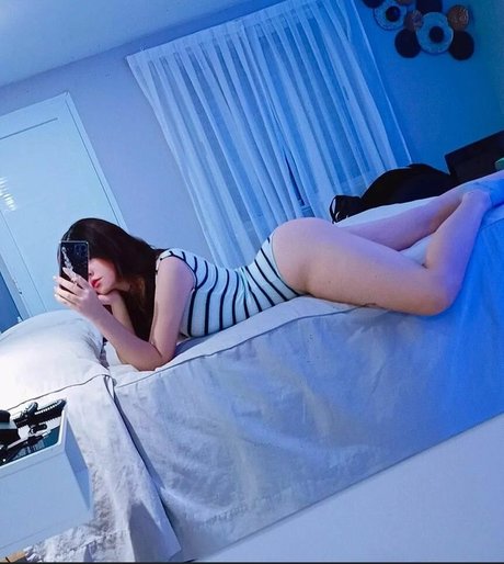 Naakte gelekte OnlyFans-foto van Yasminmoore