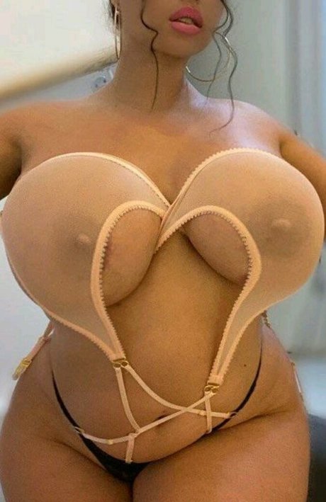 Naakte gelekte OnlyFans-foto van Linda Adams