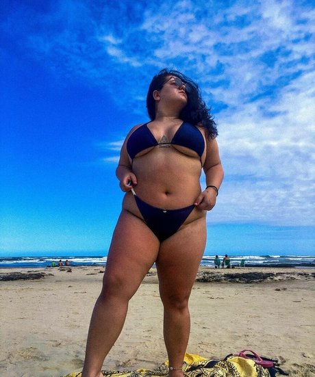 Naakte gelekte OnlyFans-foto van Karol Lannes