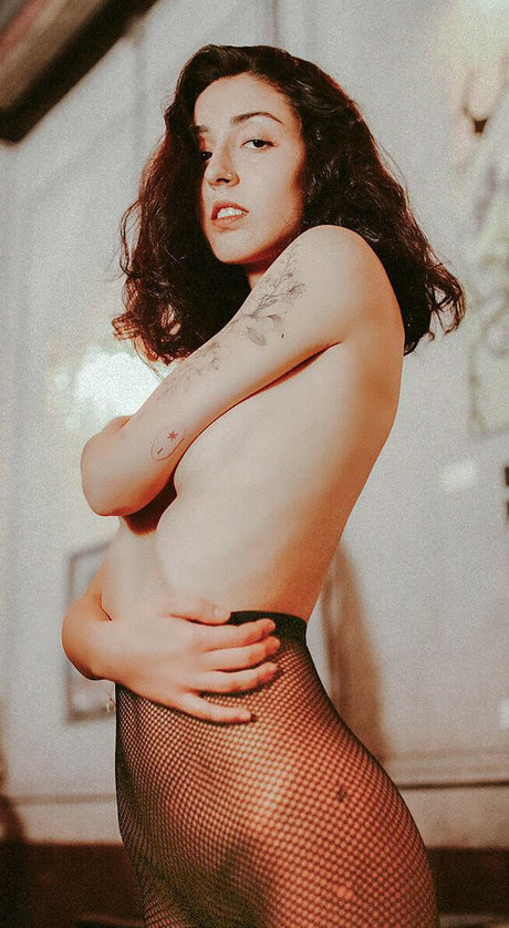 Naakte gelekte OnlyFans-foto van Naissance