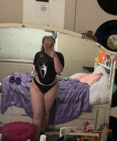 Naakte gelekte OnlyFans-foto van Yourstrulysav1