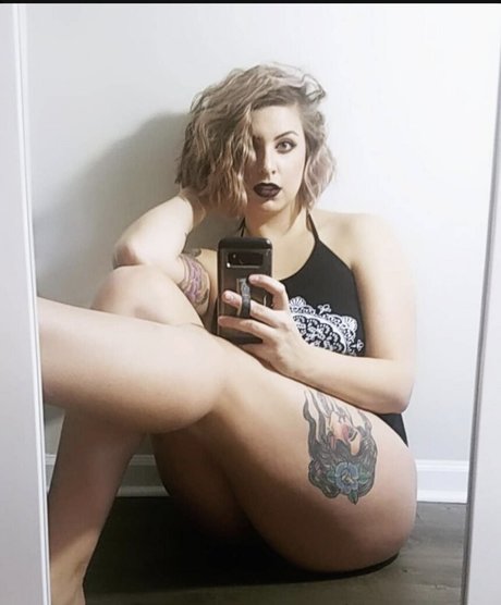 Naakte gelekte OnlyFans-foto van Erica Blu