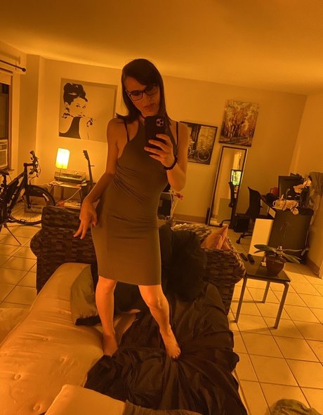 Ava Shade