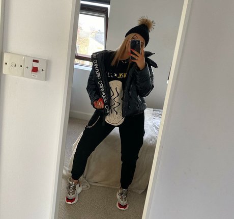 Naakte gelekte OnlyFans-foto van Eleanor Evans