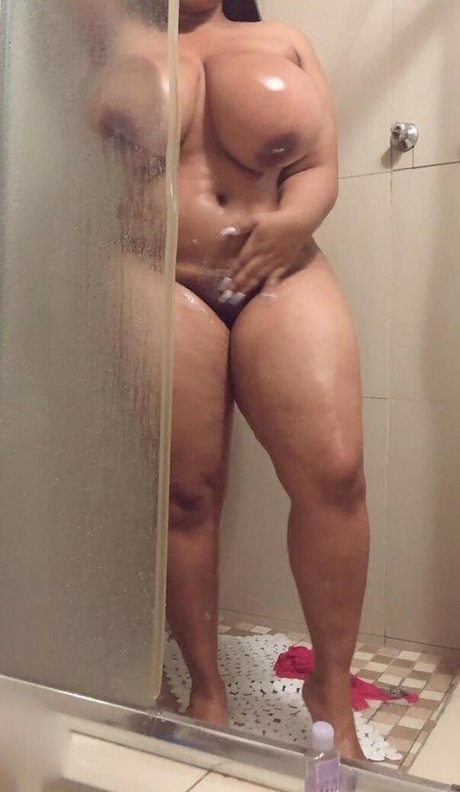 Naakte gelekte OnlyFans-foto van Kimmanana