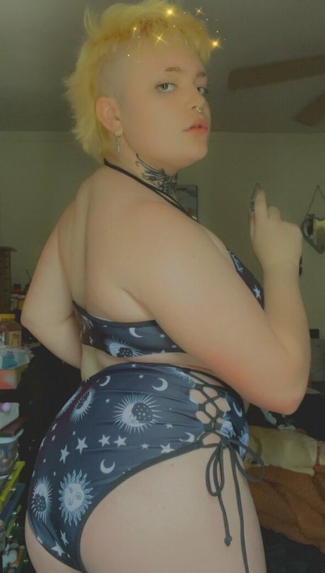 Naakte gelekte OnlyFans-foto van Aster Onyx
