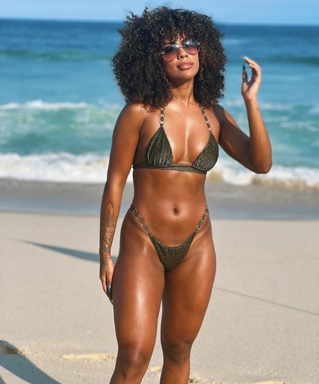 Naakte gelekte OnlyFans-foto van Marvvila