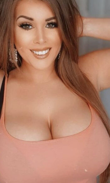 Naakte gelekte OnlyFans-foto van Fern Snailham
