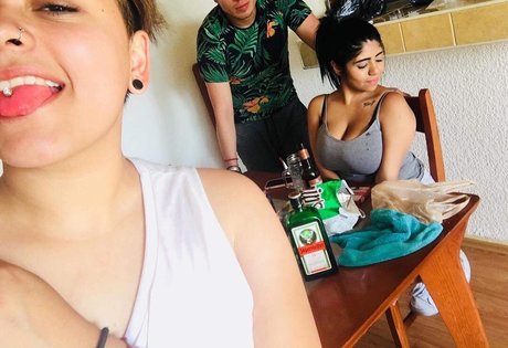 Naakte gelekte OnlyFans-foto van Kimberly Hdeez