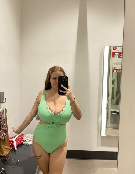 Naakte gelekte OnlyFans-foto van Arianna Perez