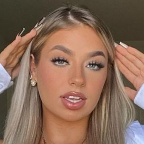 Naakte gelekte OnlyFans-foto van Lyssthebrat