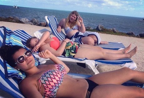 Naakte gelekte OnlyFans-foto van Kylie Manue