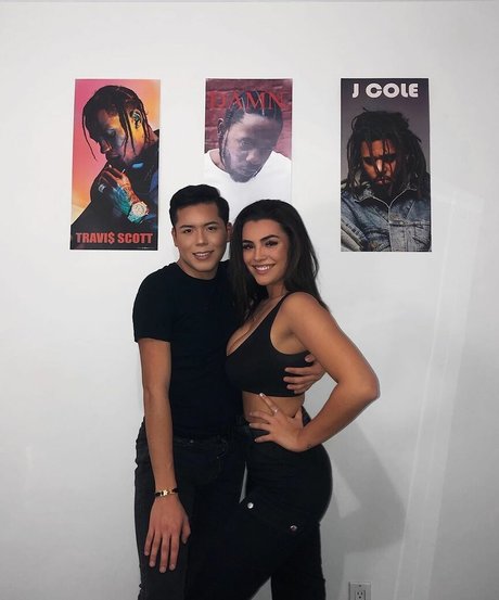 Naakte gelekte OnlyFans-foto van Kylie Manue