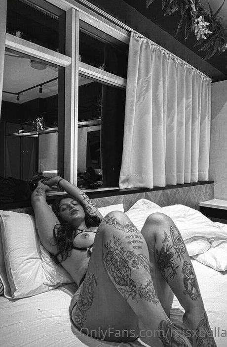 Naakte gelekte OnlyFans-foto van Isabella Medeiros