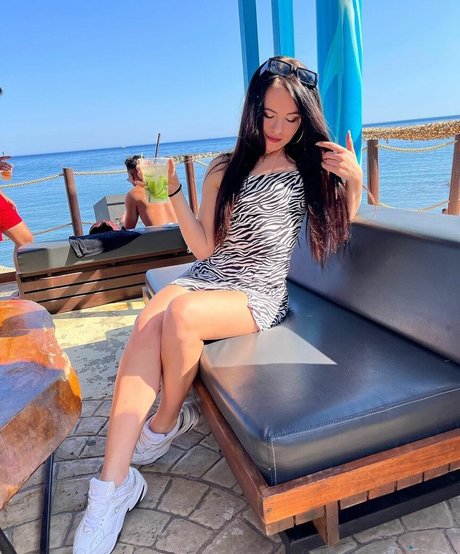 Naakte gelekte OnlyFans-foto van Anjelika Basova