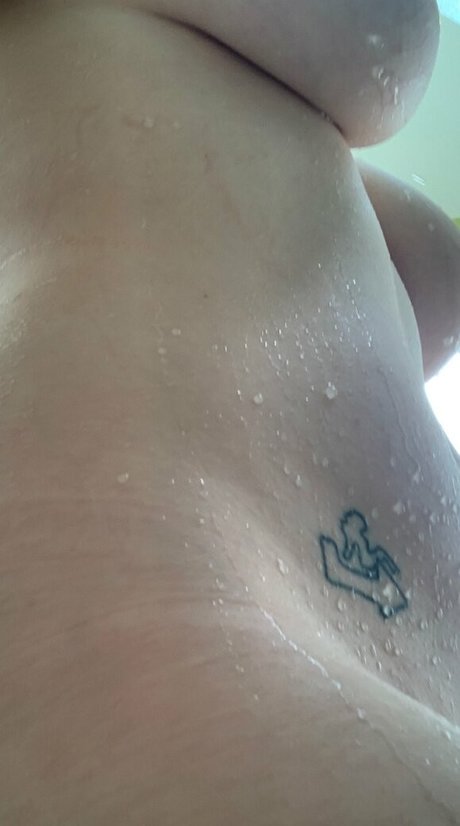Naakte gelekte OnlyFans-foto van Rachel Angel