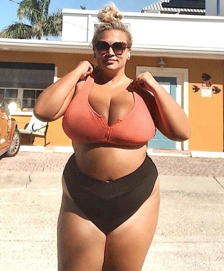 Naakte gelekte OnlyFans-foto van Hayden Buchko