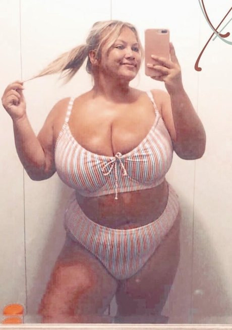 Naakte gelekte OnlyFans-foto van Hayden Buchko