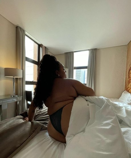 Naakte gelekte OnlyFans-foto van Rizia Cerqueira