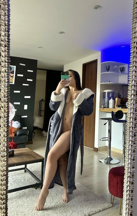 Naakte gelekte OnlyFans-foto van Sharon Shannel