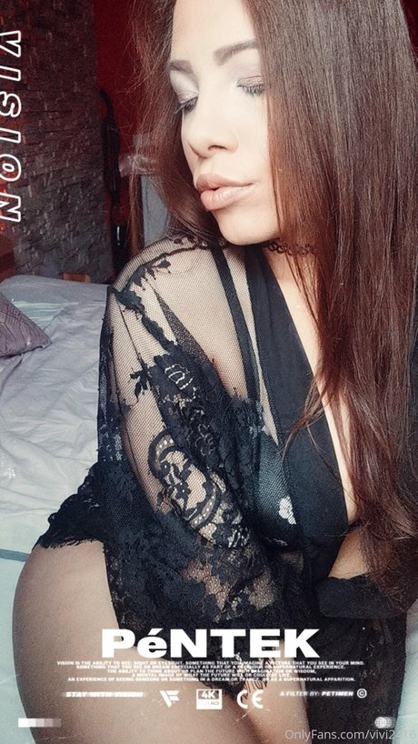 Naakte gelekte OnlyFans-foto van Vivi2416